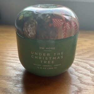 New DW Under the Christmas Tree Candle